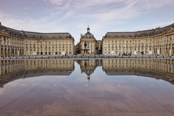 Площадь “Водное зеркало” в Бордо фото