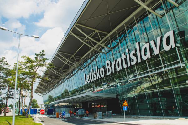 Аэропорт Братислава-Иванка фото