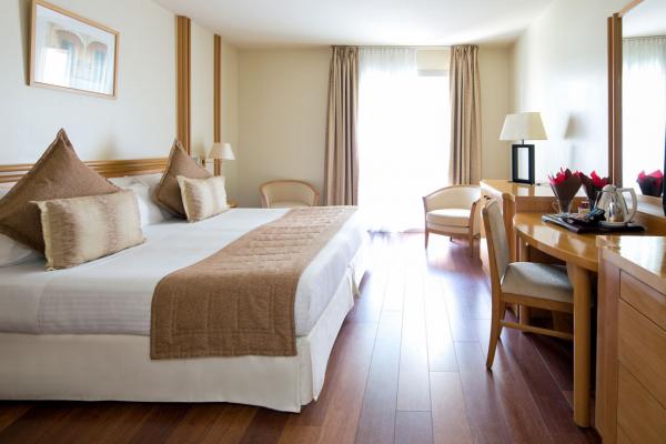 Mercure Cannes Croisette Beach фото