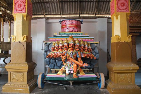 Храм Муннесварам фото
