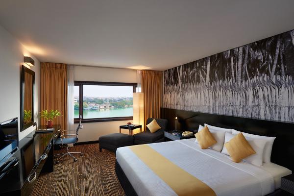 Отель Cinnamon Lakeside Colombo фото
