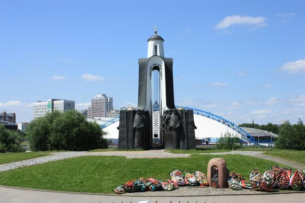 Остров слез в Минске фото
