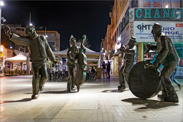 Статуи уличных музыкантов фото