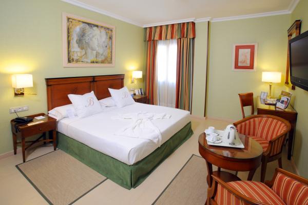 Hotel Becquer фото