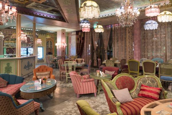 Shakespeare and Co. Al Majaz Waterfront фото