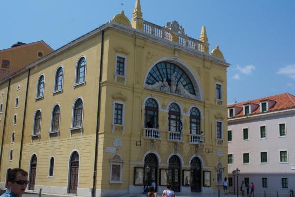 Хорватский национальный театр фото
