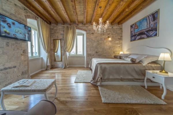 Antique Split Luxury Rooms фото