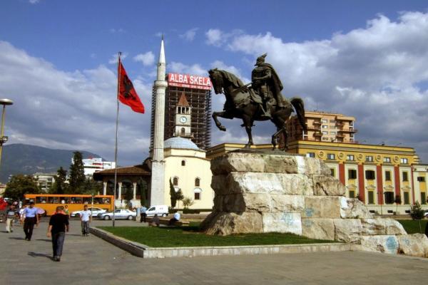 Площадь Скандербега в Тиране фото