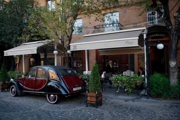 Charles Cafe & Restaurant