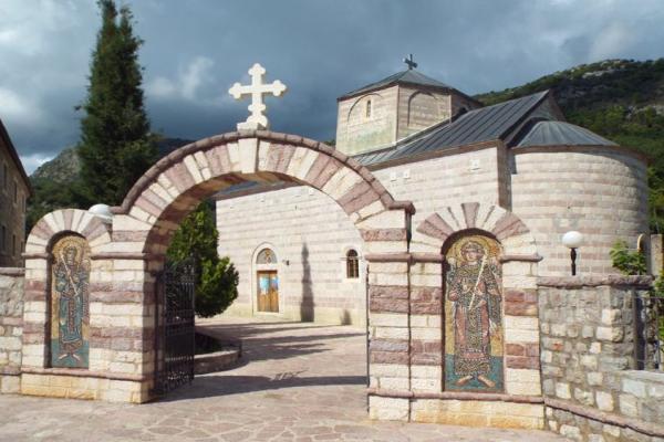 Монастырь Подмаине фото