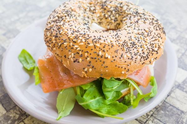 Holy Bagel фото