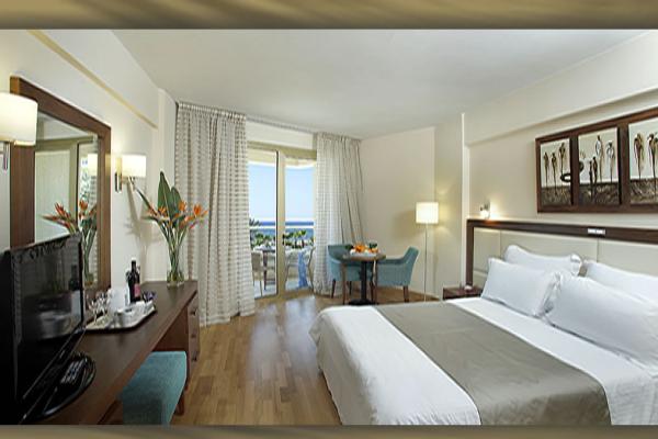 Golden Bay Beach Hotel фото