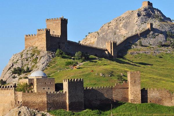 Генуэзская крепость фото