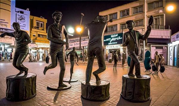 Статуи уличных музыкантов фото