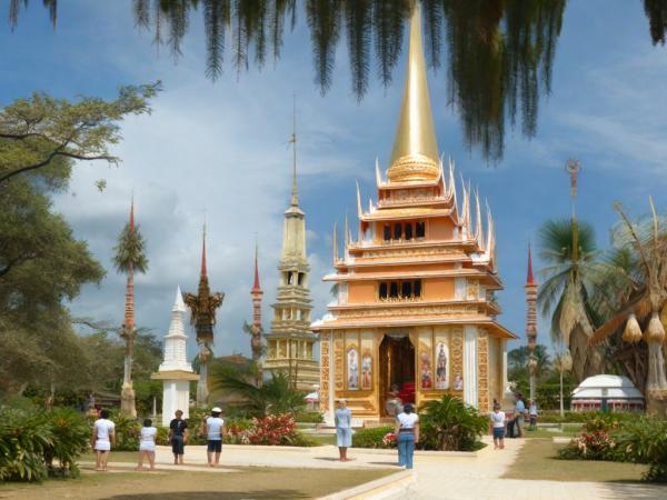 Храм Ват Чалонг фото
